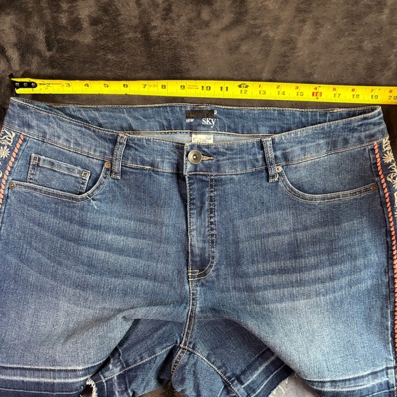Terra Sky Womens Denim Shorts Embroidered Side Trim Frayed Hem Blue Size 16W - Picture 7 of 7